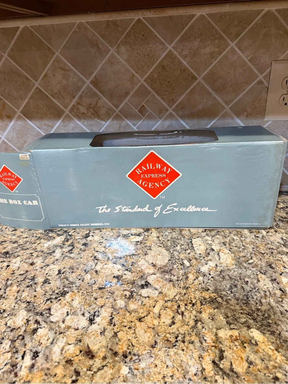 Railway Express Agency REA-46013 the box car G scale, new in box